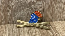 DDR Anstecknadel TP Th&auml;lmann Pioniere Skifahrer Pin Anstecker Abzeichen