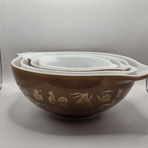 Vintage Pyrex Early American Cinderella Nesting Mixing Bowls  Set of 4