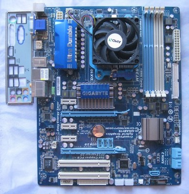 Gigabyte GA-MA790GPT-UD3H mit CPU AMD Athlon II X4 630 / Blende / Sockel AM3