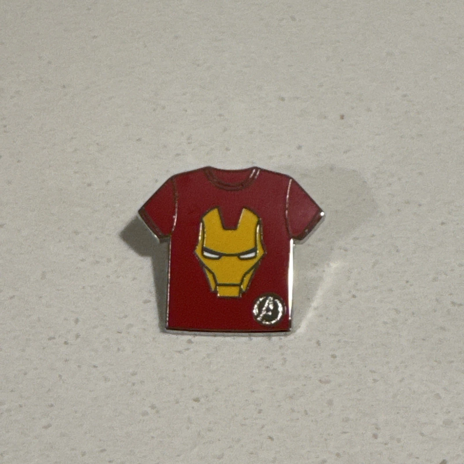 Disney Disneyland Marvel Iron Man T-Shirt Hidden Mickey 2024 Chaser Pin