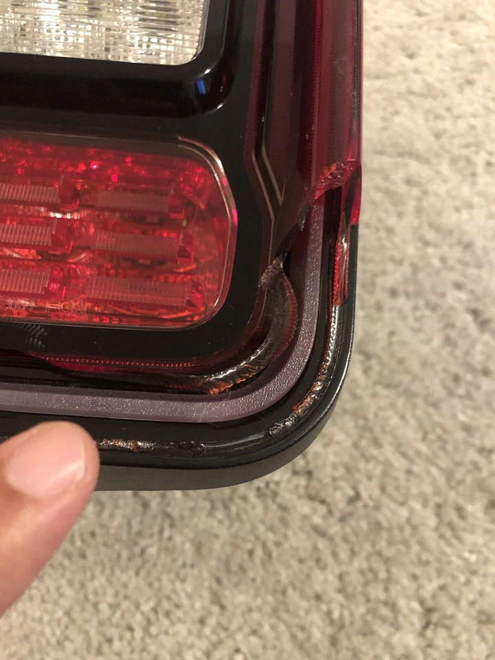 Luz trasera LED 20-25 Jeep Gladiator OEM 683385AH LH lado pasajero daños leer Foto 3 de 4