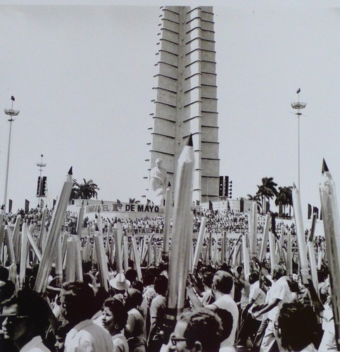 Cartel Revolución Cubana con foto de 1971 La Habana Cuba Campaña de Alfabetización Rally - Imagen 2 de 5
