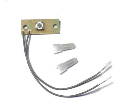 Persona Che Ripara Il Circuito Stampato Scheda Pcb Montaggio A Mano Di Componenti Elettrici Utilizzando Pinzette Riparazione 257142092