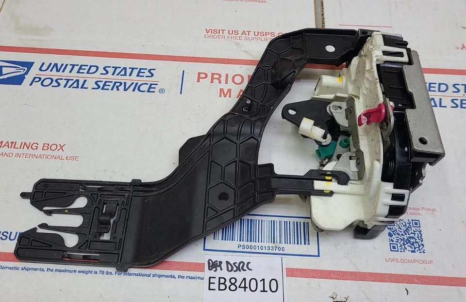 OEM 2013-2018 RAM 1500 2500 CONDUCTOR TRASERO PUERTA IZQUIERDA PESTILLO CERRADURA ACTUADOR con SOPORTE Foto 2 de 4