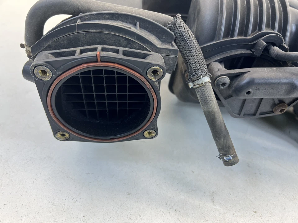 Nissan NV 1500-3500 2012-2020 4,0 L colector de admisión superior OEM. Foto 3 de 4