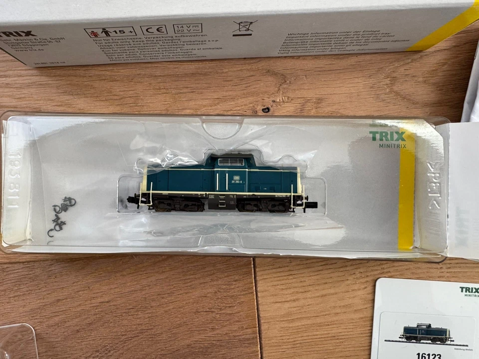 Minitrix N 16123 Diesellok BR211, DB-DIGITAL+SOUND- Licht, NEM, in OVP - Bild 3 von 4