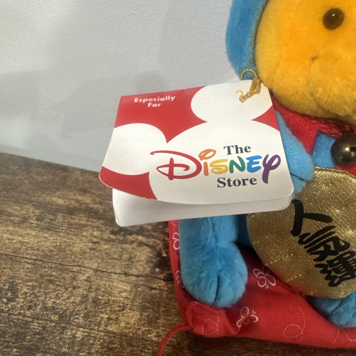 Maneki-Neko Disney Store Japan Exclusive Winnie the Pooh Lucky Cat