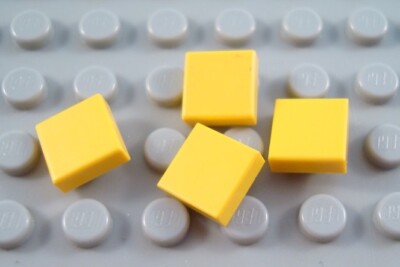 LEGO Lot of 4 Yellow 1x1 Smooth Flat Finishing Tiles