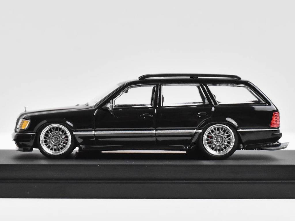 Modellino Mortal Mercedes-Benz S124 Wagon 1:64 Diecast Verde/nero - Nuovo - Foto 4