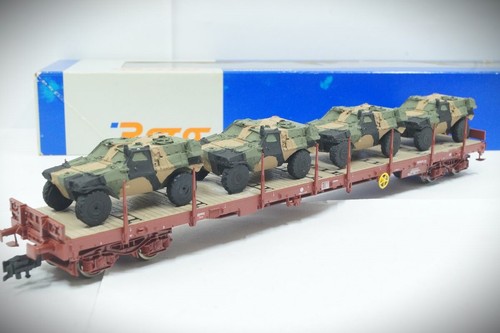 1:87 HO Roco 47681 Schwerlastwagen Rs der SNCF beladen 4 X VBL Militärfahrzeuge | Zustand: Gebraucht