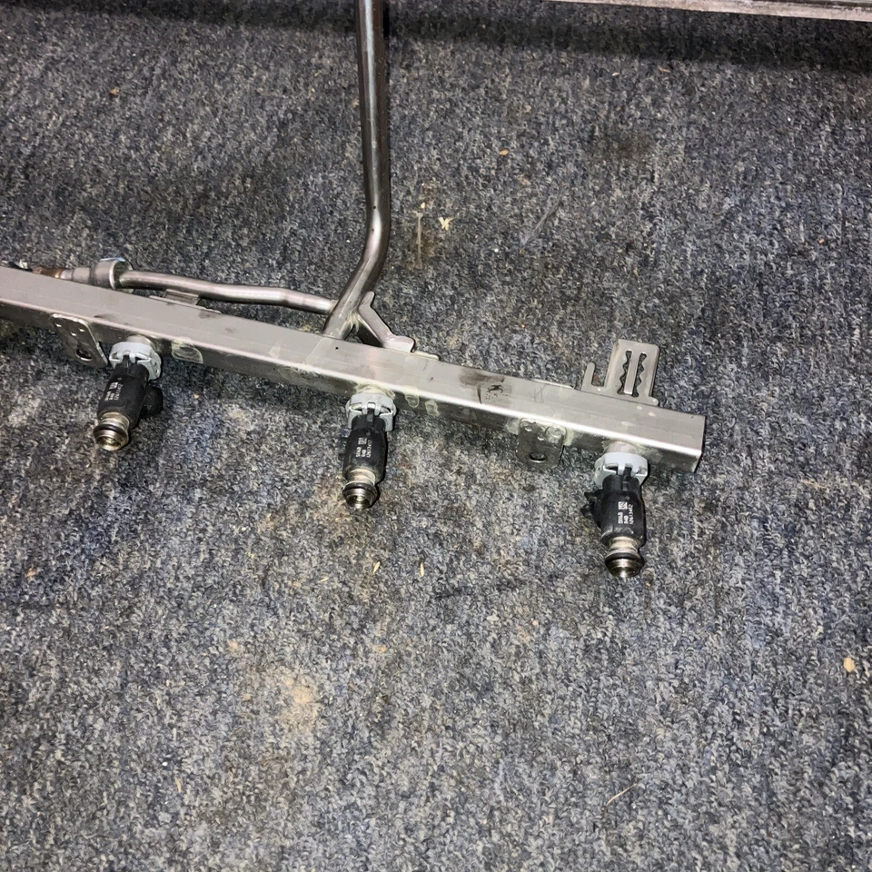 2012 CHEVROLET SUBURBAN 1500 FUEL INJECTOR RAIL Fits 10-17 EXPRESS 2500 VAN OEM+ Foto 4 de 4