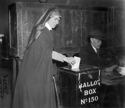 Nurse voting in the 1923 General Election in Britain 1920s Old Photo