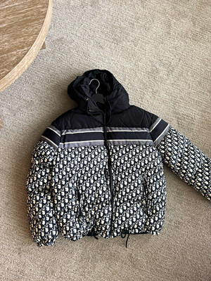 Women s M Short Puffer Jacket Hooded Full Zip Quilted Logo Pattern Down