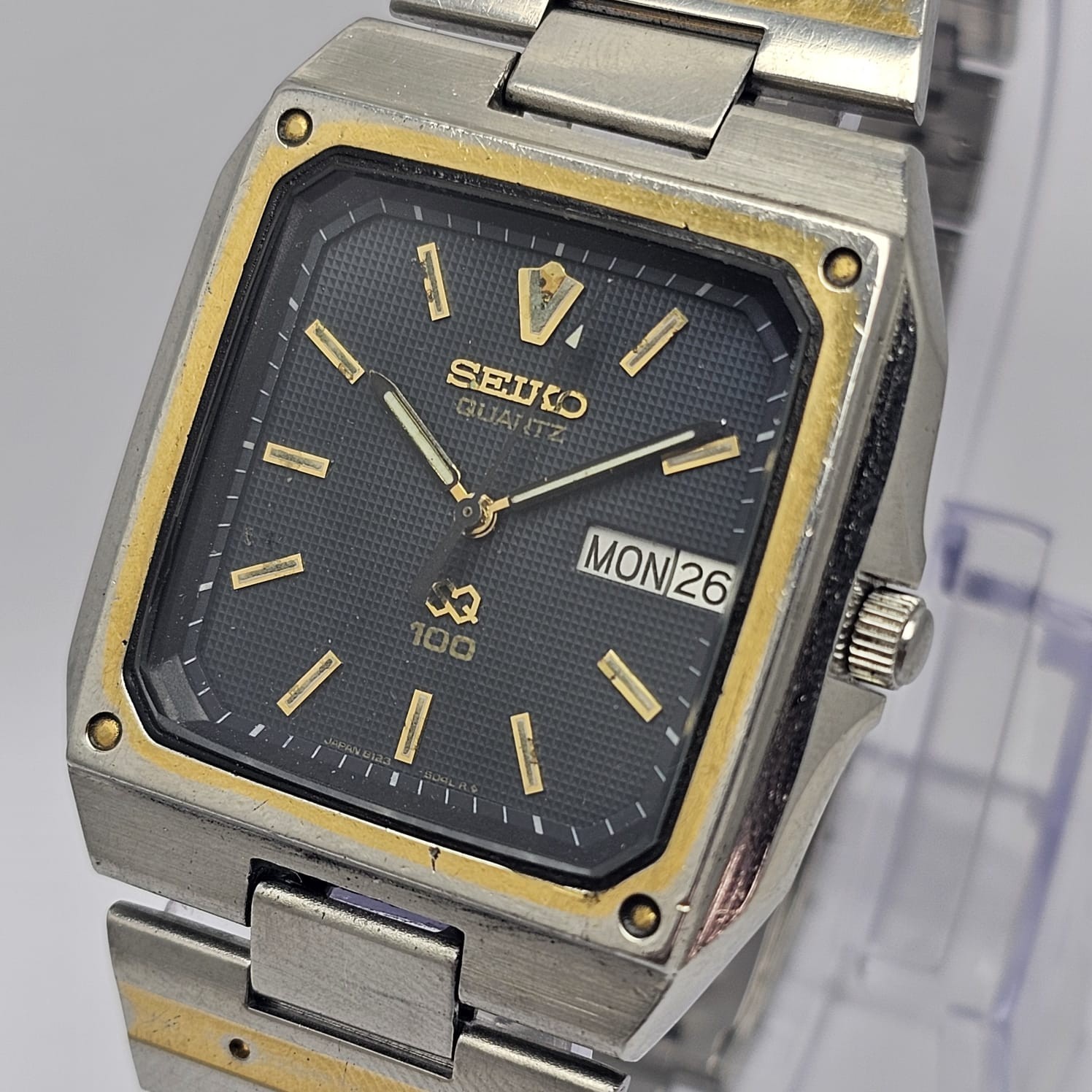 SEIKO SQ 100 QUARTZ 8123-5040 DAY/DATE VINTAGE MEN’S WATCH image 2