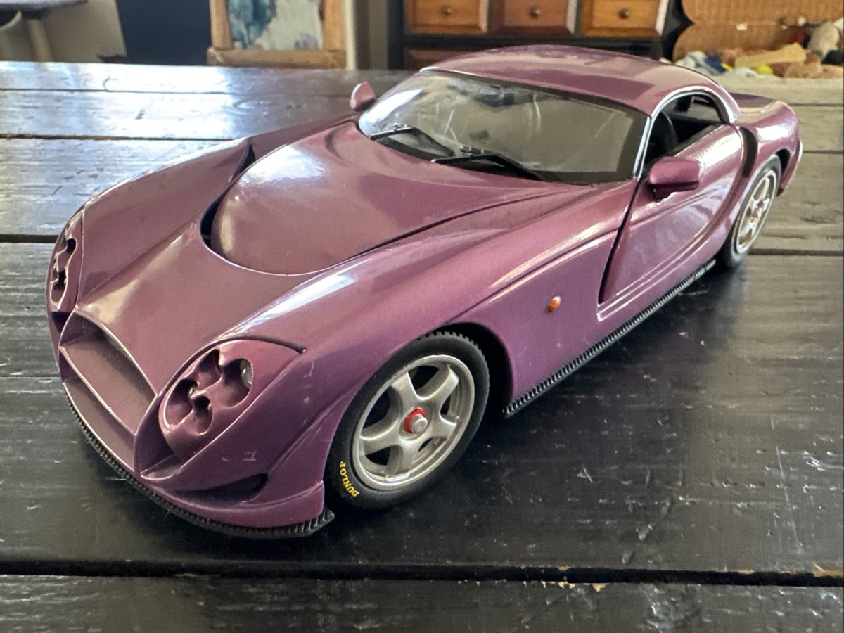 Mi colección de autos a escala.: 1997 TVR Cerbera Speed 12 Hot Wheels 1:18