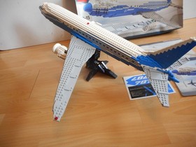LEGO Boeing 787 Dreamliner with Box (Lego No: 10177)