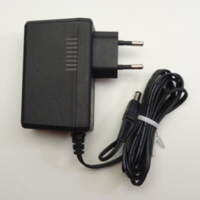 Universal Stecker-Netzteil AC 240V - DC 12V 2,5A  extra langes Anschlusskabel