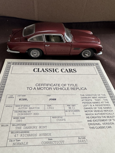 Danbury Mint 1964 ASTON MARTIN DB5 CAR DIECASR-1/24-Maroon