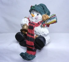 SCOTT'S SITTING CHARMING SNOWMAN 6"H STOCKING HANGER NICELY DETAILED NO BOX