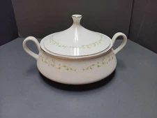 Sheffield Fine China "Elegance" Covered Casserole Dish #502
