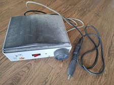 KaVo K9 Knieanlasser mit Handstück und Befestigungsschiene.