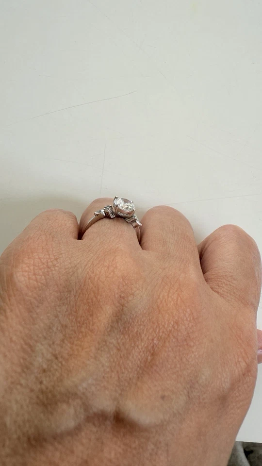 Помолвочное кольцо из стерлингового серебра с искусственным бриллиантом размер 4 6,5 мм - Изображение 3 из 4