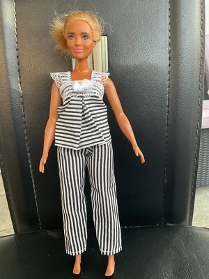 PYJAMA MIT SPITZENKANTEN - PASST CURVY FASHIONISTA BARBIE GRÖSSE PUPPE KOSTENLOSER VERSAND #3345
