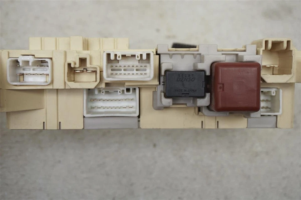 Lexus LS430 2001-2002 cabina de pasajeros caja de fusibles 82730-50100 Foto 2 de 4