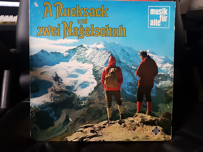 A Rucksack Und Zwei Nagelschuh (NT635)