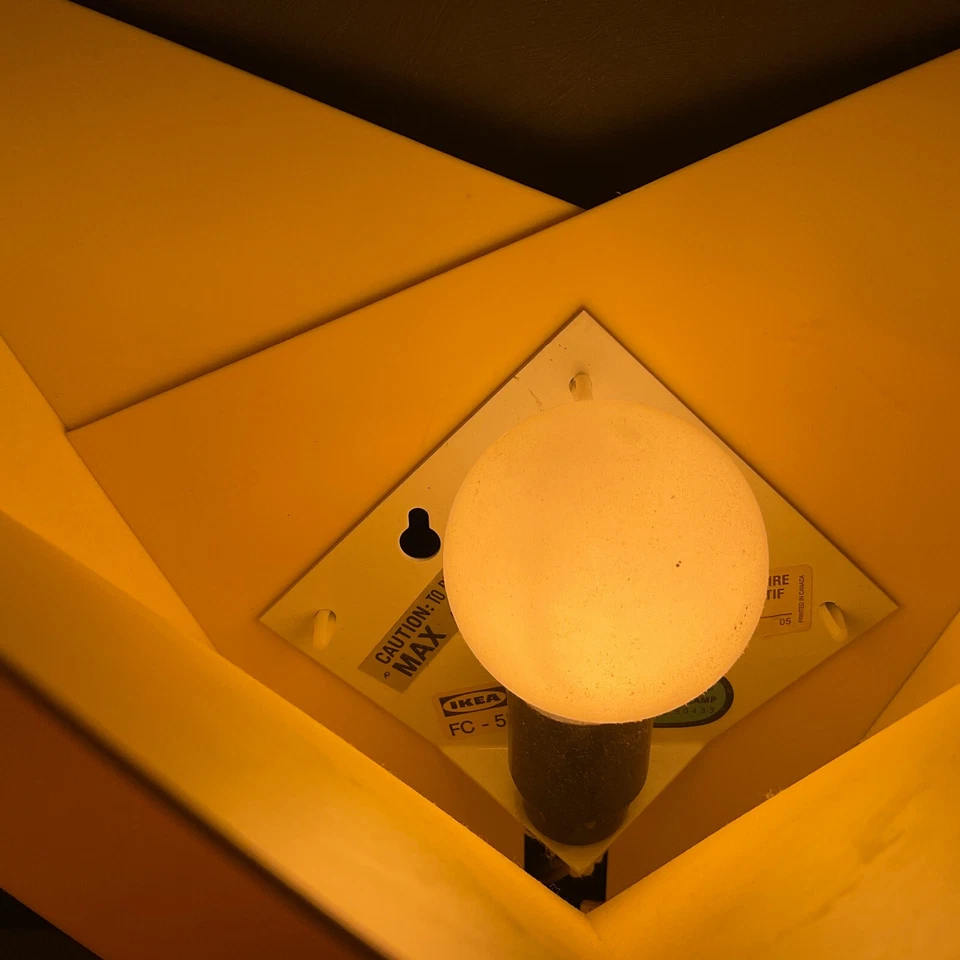 Aplique de pared Ikea Fluga "Fly" amarillo polipropileno vintage 1995 Foto 4 de 4