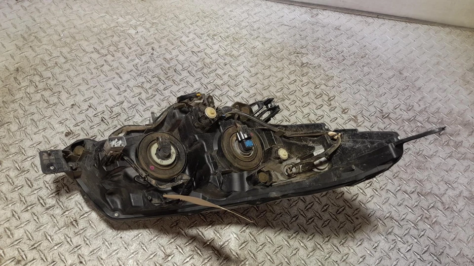 SUBARU FORESTER LEFT HEADLAMP SJ, HALOGEN TYPE, 01/16-08/18 - image 2 of 4