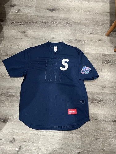 SUPREME S Logo Baseball Henley Navy FW24 (MOYEN) 100% AUTHENTIQUE ET EN MAIN !