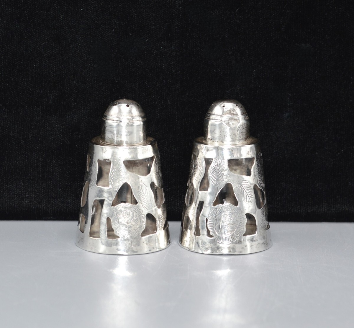 Mexican salt＆pepper Mexican 925 Sterling Silver Engraved Floral Overlay Glass
