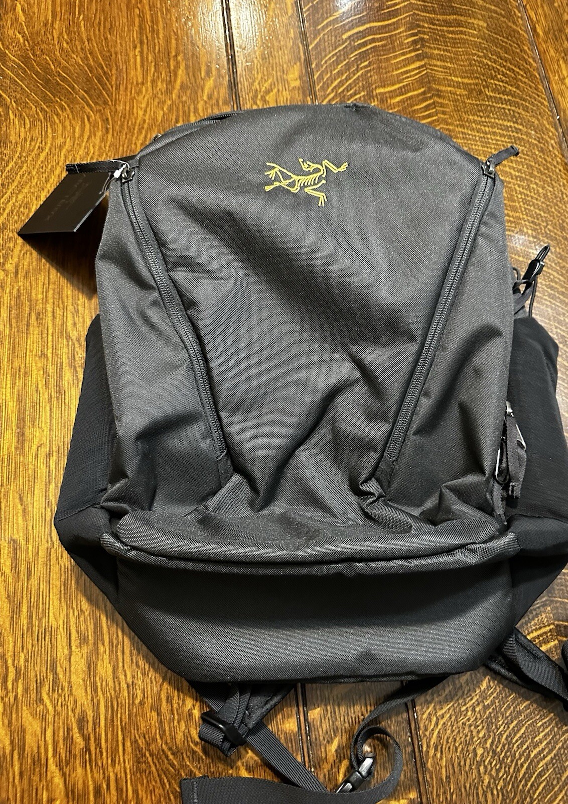 Arc'teryx Backpack Mantis 26 Backpack Black Gold Logo 26 Litre Backpack Rare image 10