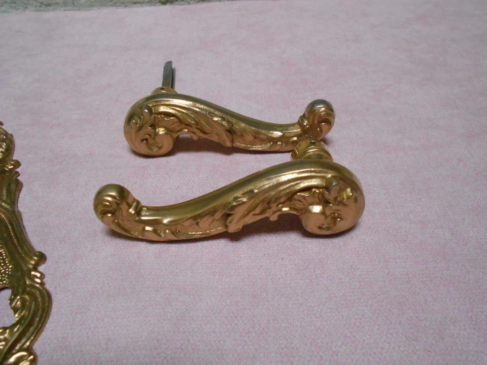 Poignées et Plaques vintage de Porte bronze Laiton Louis XV style - Photo 4/4