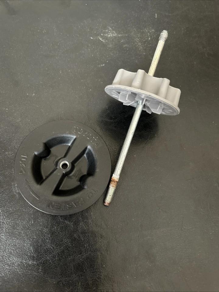 07-11 Toyota Camry Emergencia Repuesto Neumático Sujetador Soporte Perno OEM 2008-2010 Foto 2 de 2