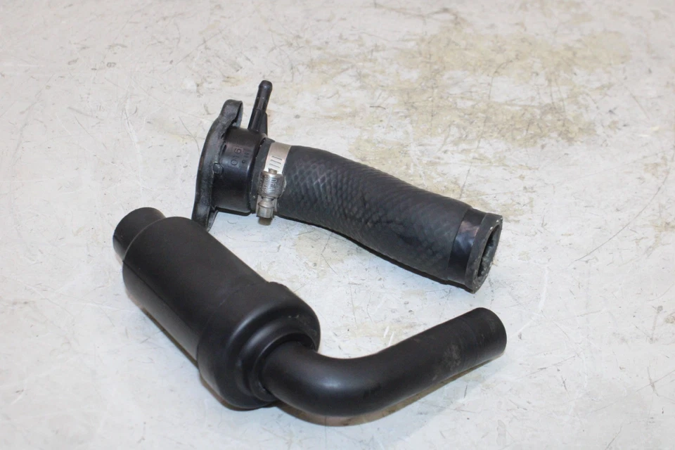 87-03 KAWASAKI VOYAGER XII OEM TAPA RADIADOR CON MANGUERA Foto 2 de 4