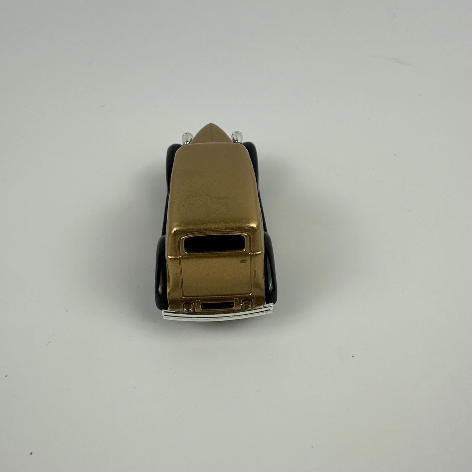 Lledo No 30010 - Diecast Model - 1939 Chevrolet Panel Van - GOLDEN STREAM TEA image 5
