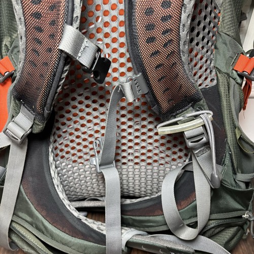 Osprey Atmos AG 65 Zaino Escursionismo Antigravità Sospensione Medio Verde Day Pack - Foto 8 di 13