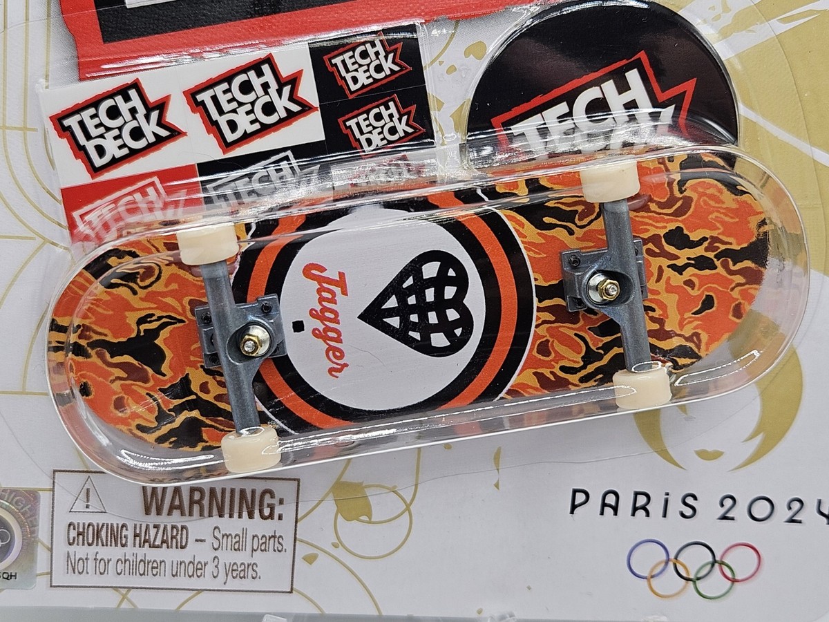 Figurine avec skateboard de 12.5 cm - Mascotte des JO - Paris 2024