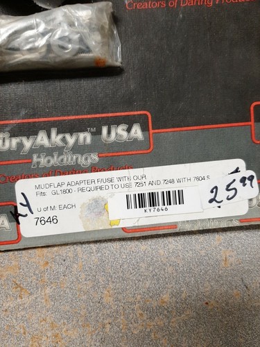Adaptador de aleta de barro Kuryakyn para Honda GL1800 7646 - Imagen 2 de 3
