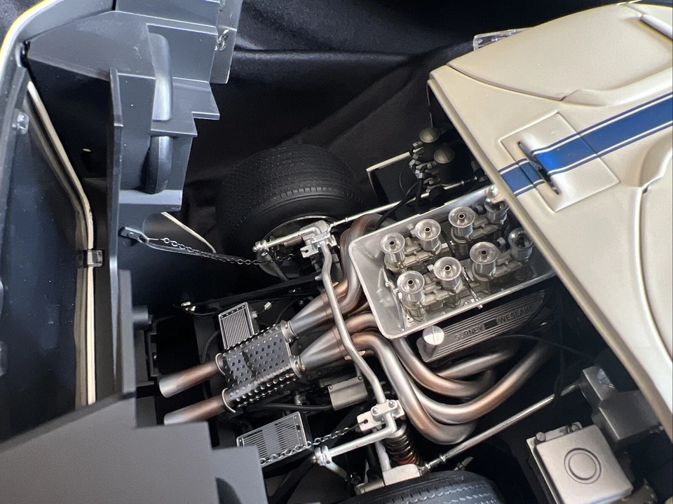 GMP Ford GT40 Street White/Blue Stripes 1:12 Scale Inv. #3346 - Image 4 of 4