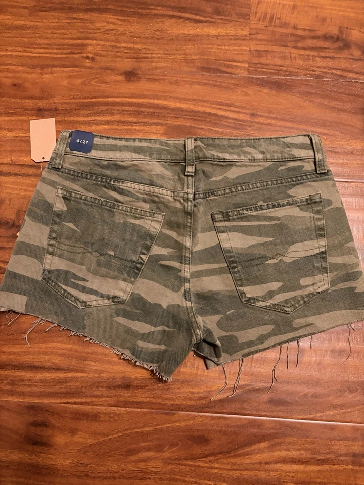 Lucky Brand Women's Denim Shorts Size 4/27 Mide Rise Cut-Off 2.5 Inseam Camo - Image 2 of 4