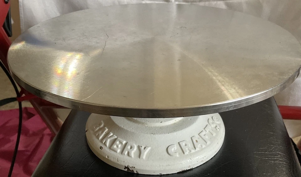 Soporte giratorio para pastelería artesanal de metal de 12" de hierro fundido blanco, resistente, de colección Foto 4 de 4