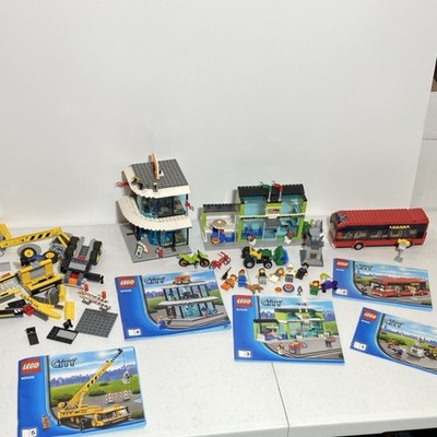 LEGO 60026 Town Square Mostly Complete w/ Minifigures