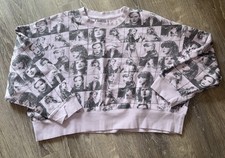 Taylor Swift The Eras Tour All Over Print Cropped Sweatshirt Lavender Pink Lg
