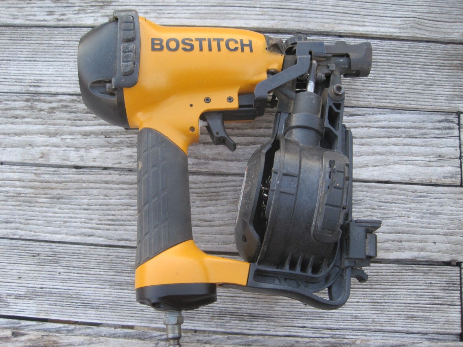 BOSTITCH RN461 Coil Roofing Nailer PLUS Nails!! Tested, Works Great