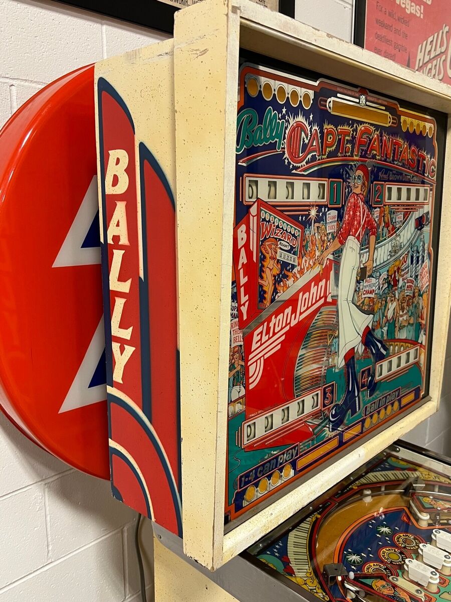 1976 BALLY CAPTAIN FANTASTIC PINBALL MACHINE VINTAGE ARCADE GAME