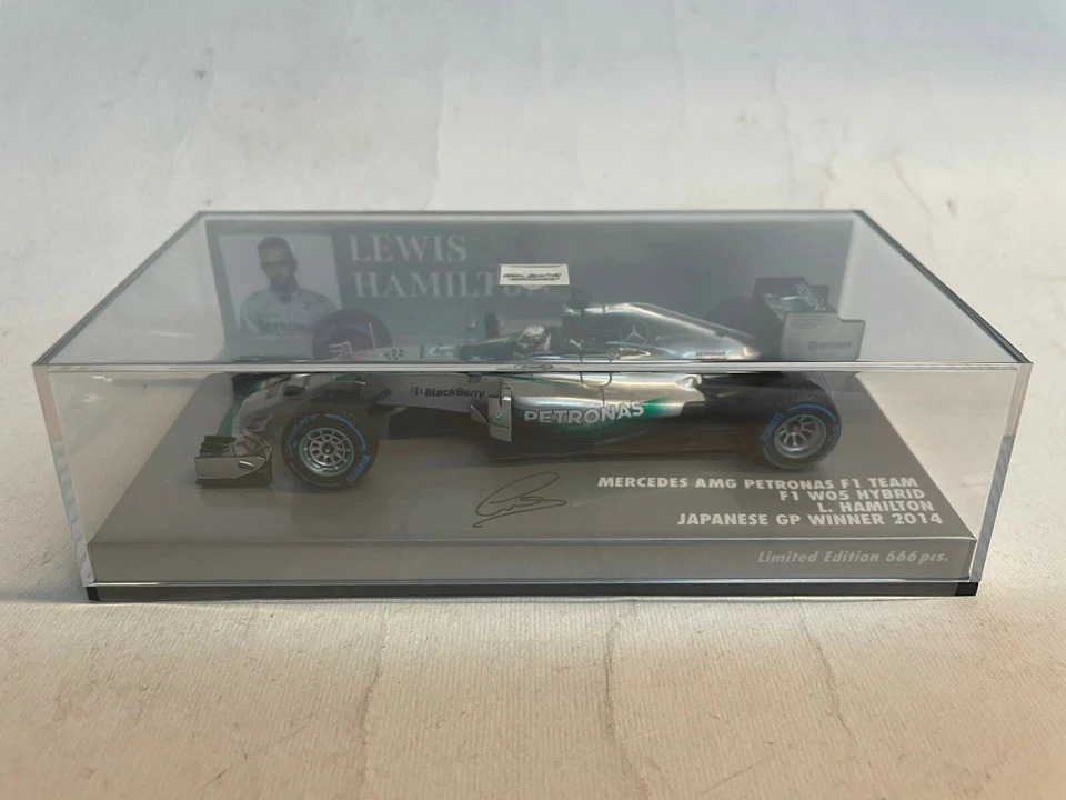 Minichamps Mercedes W05 Hamilton WC 2014 Japanese GP RAIN TYRES 1/43 410140744 - Immagine 2 di 3