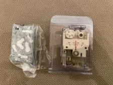 *NEW* LANDIS & STAEFA 192202 PNEUMATIC ROOM THERMOSTAT & WALL PLATE 059922